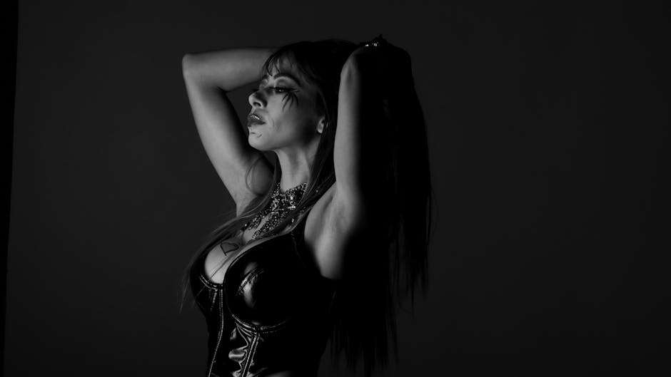Sarah Brooke Turns Heads with Striking Pre-Concert Photo Shoot Look