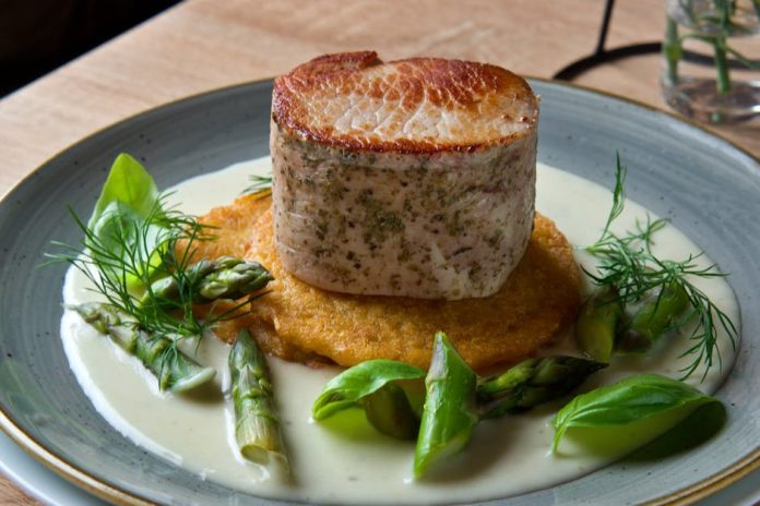 Poland’s Culinary Gem: Pork Kebabs with Grilled Plums and Couscous Take the Spotlight